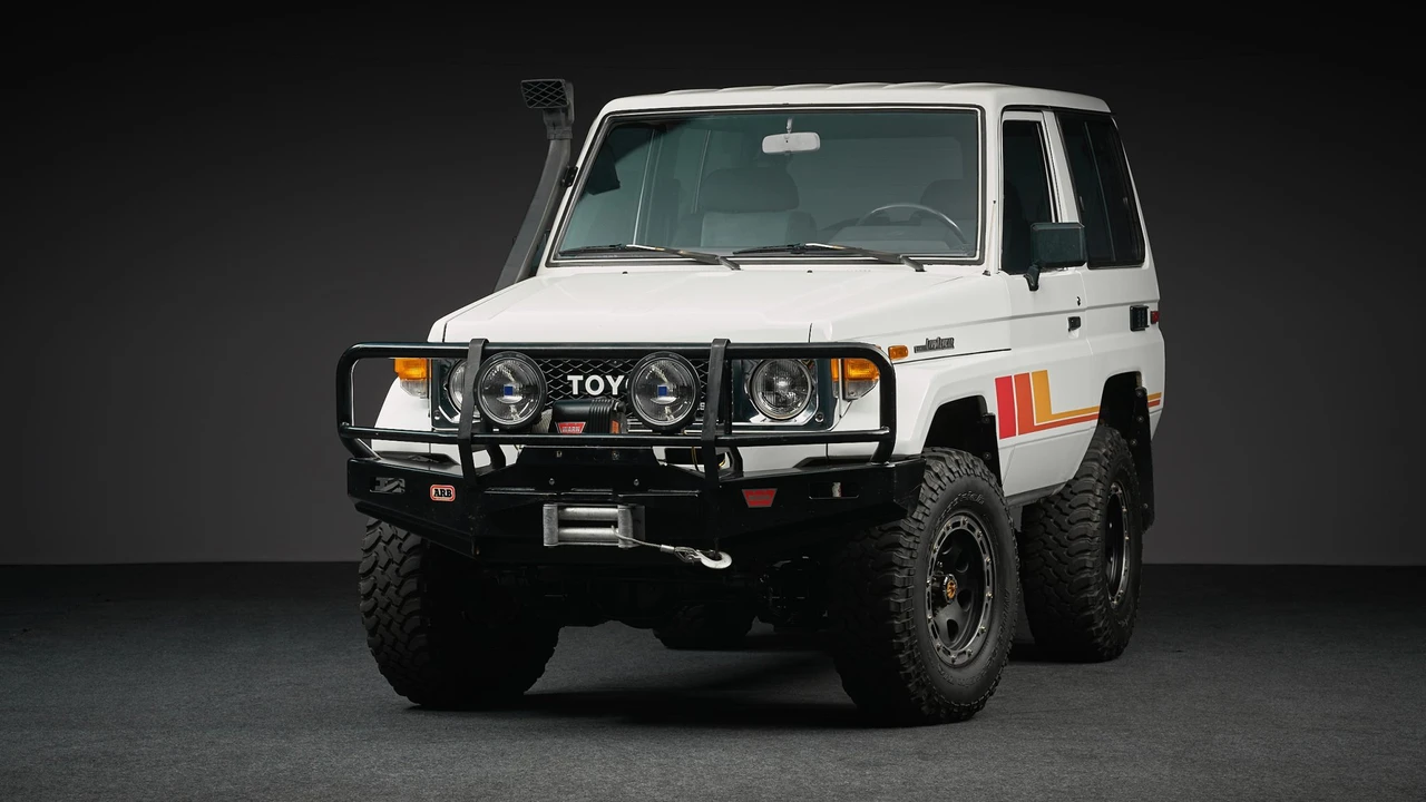 1985 Toyota J70 Land Cruiser - Image 7 of 31