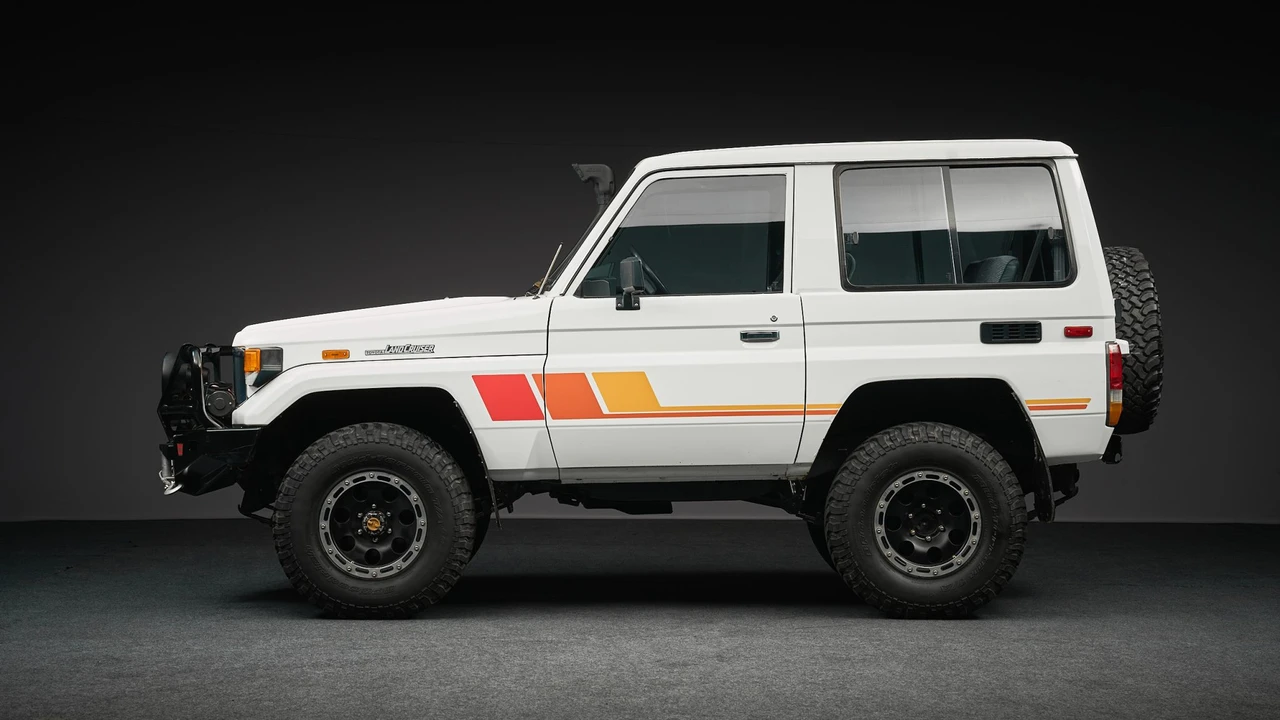 1985 Toyota J70 Land Cruiser - Image 11 of 31
