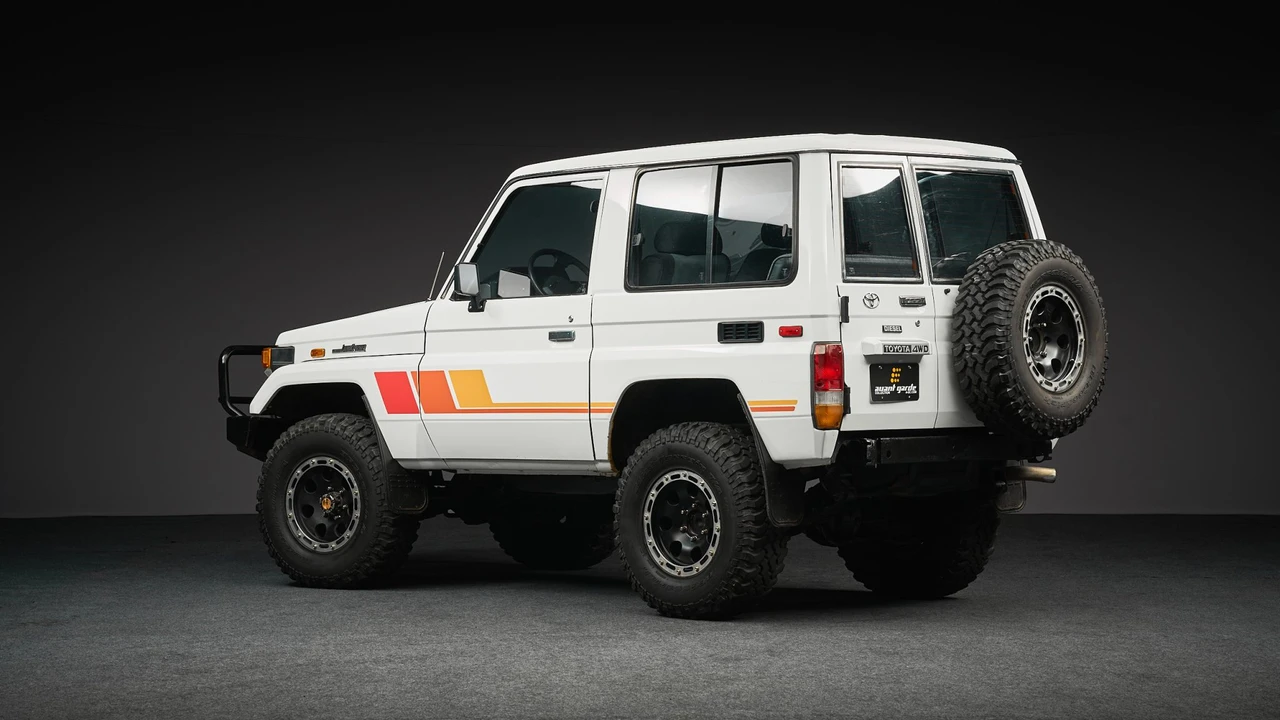 1985 Toyota J70 Land Cruiser - Image 13 of 31