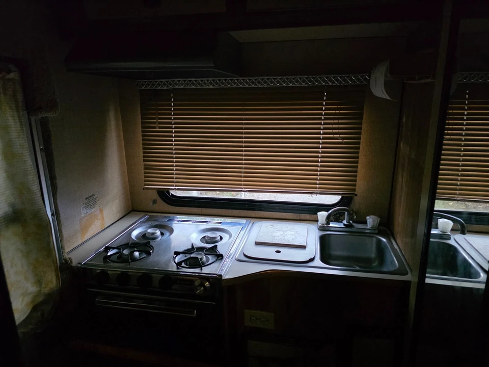 1985 Toyota Dolphin - Image 18 of 21