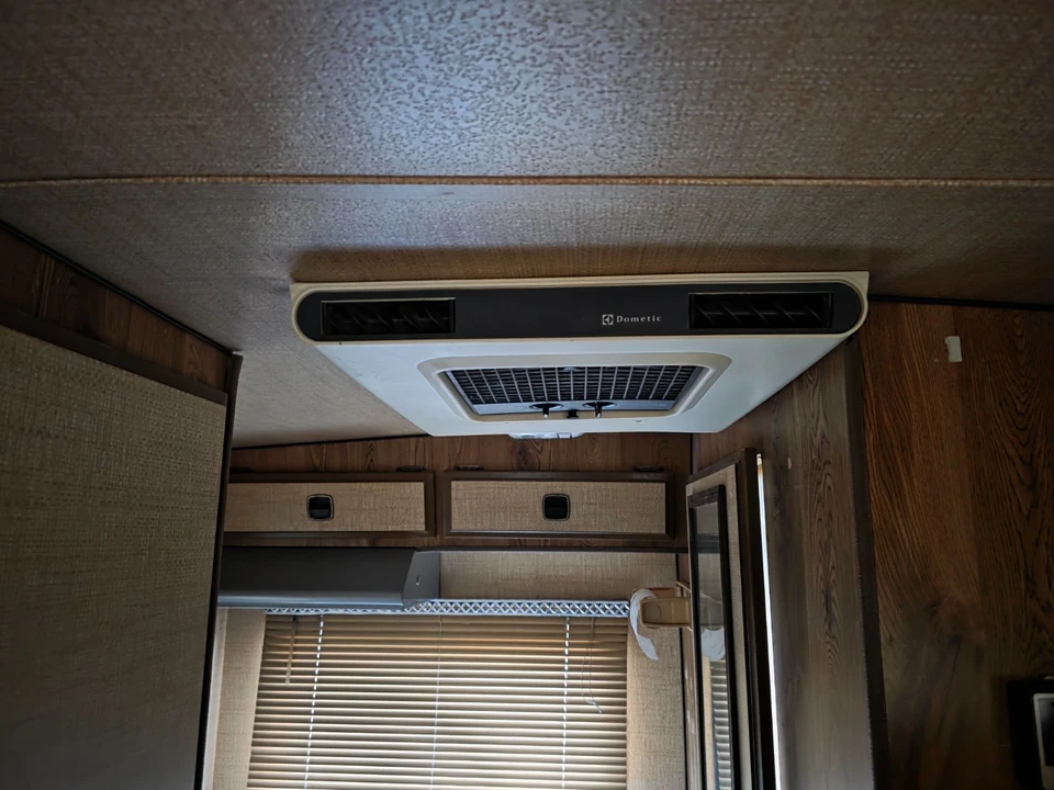 1985 Toyota Dolphin - Image 15 of 21