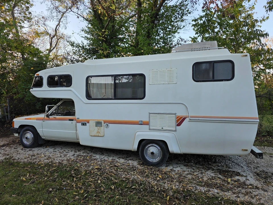 1985 Toyota Dolphin - Image 2 of 21