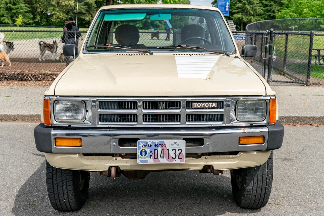1985 Toyota Hilux 3rd Gen - Image 2 of 31