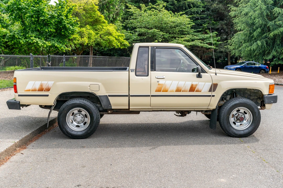 1985 Toyota Hilux 3rd Gen - Image 12 of 31
