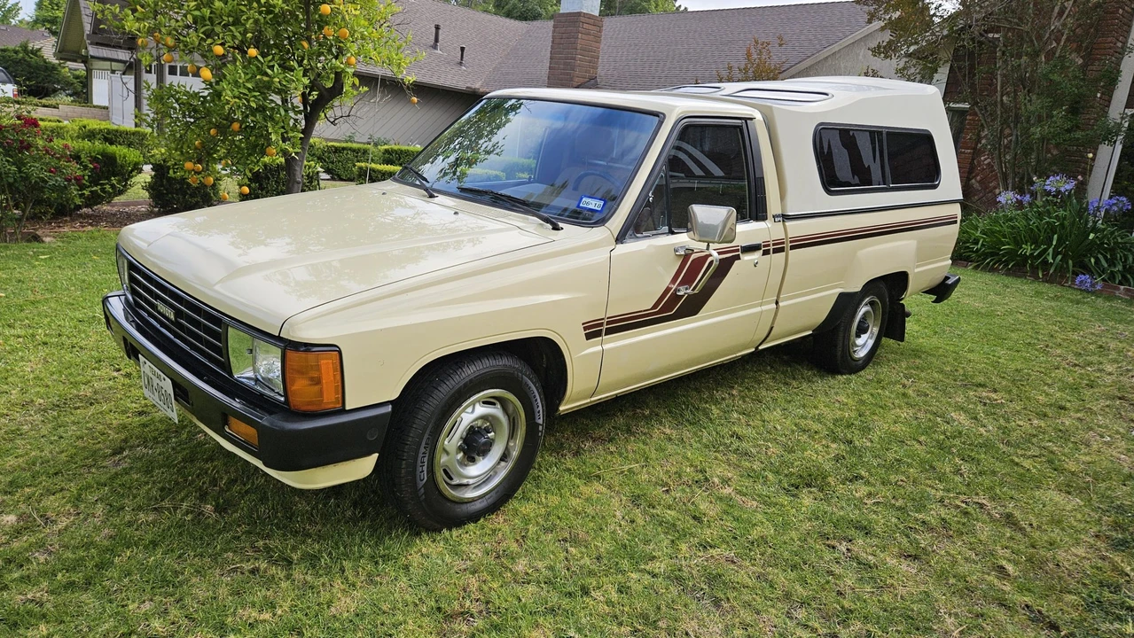 1985 Toyota Hilux 4th Gen - Image 2 of 31
