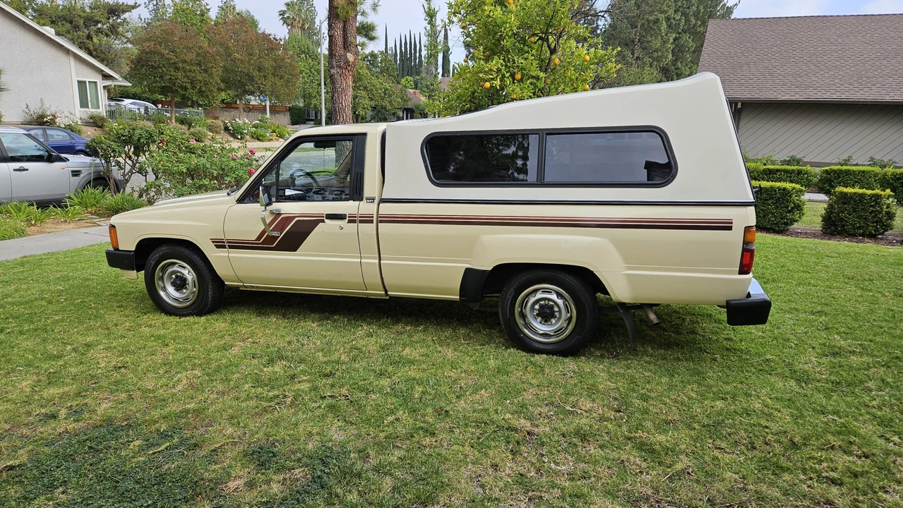 1985 Toyota Hilux 4th Gen - Image 11 of 31