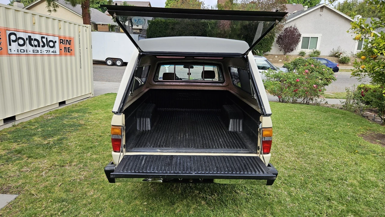 1985 Toyota Hilux 4th Gen - Image 9 of 31