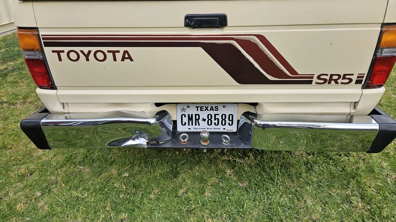 1985 Toyota Hilux 4th Gen - Image 13 of 31