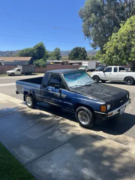 1985 Toyota Pickup XTRACAB RN56 DLX