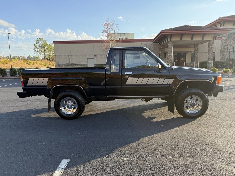 1985 Toyota Hilux 4th Gen - Image 6 of 21