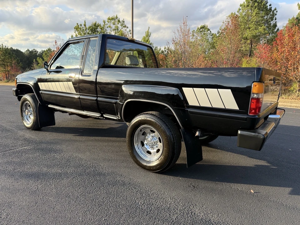 1985 Toyota Hilux 4th Gen - Image 3 of 21