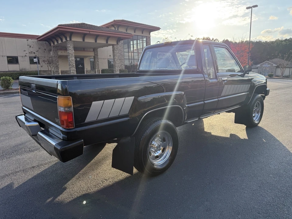 1985 Toyota Hilux 4th Gen - Image 4 of 21