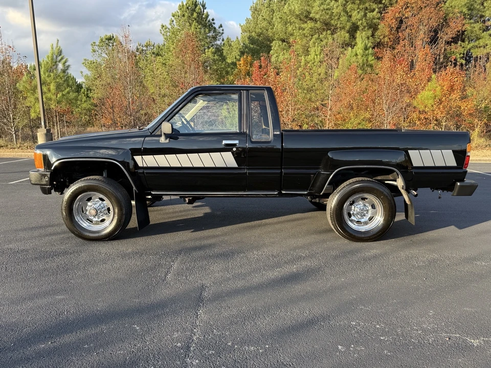 1985 Toyota Hilux 4th Gen - Image 5 of 21