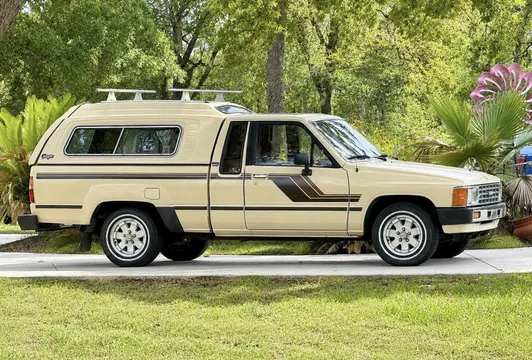 1985 Toyota Pickup XTRACAB SR5