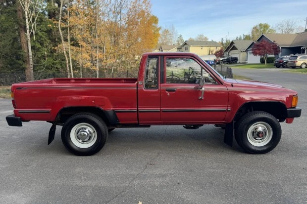 1985 Toyota Hilux 4th Gen - Image 3 of 7