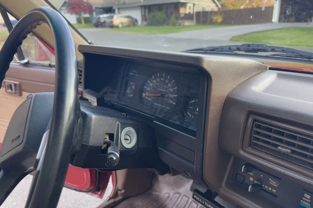 1985 Toyota Hilux 4th Gen - Image 5 of 7
