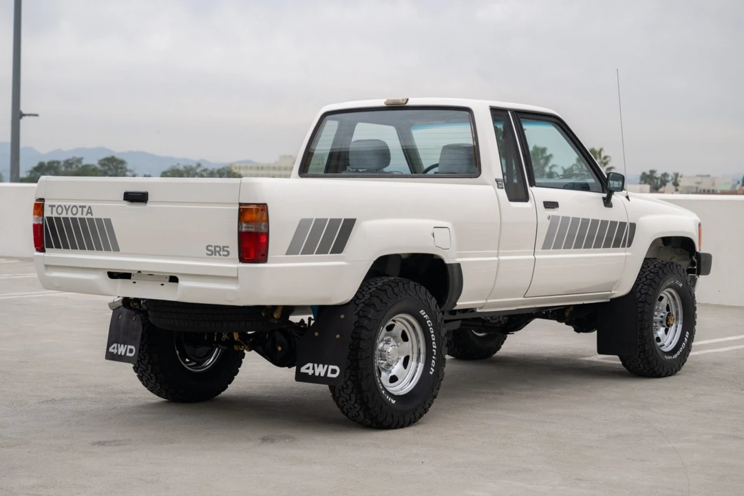 1985 Toyota Hilux 4th Gen - Image 2 of 7