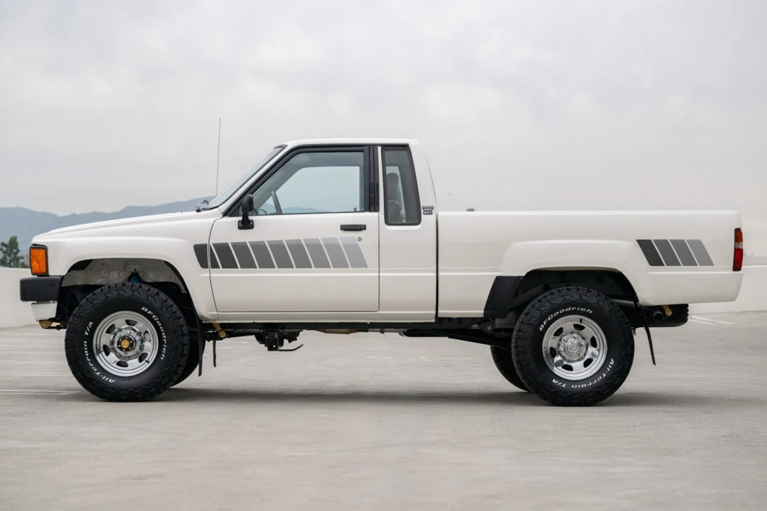 1985 Toyota Hilux 4th Gen - Image 3 of 7