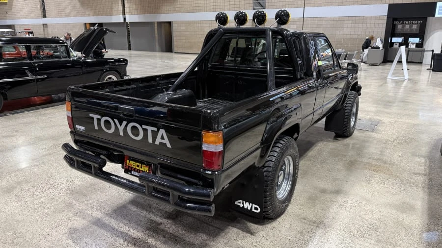 1985 Toyota Hilux 4th Gen - Image 2 of 6