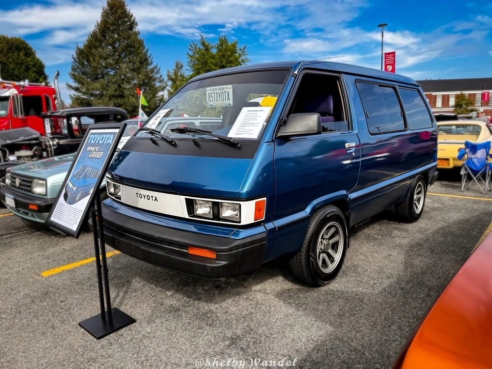 1985 Toyota - Image 2 of 31