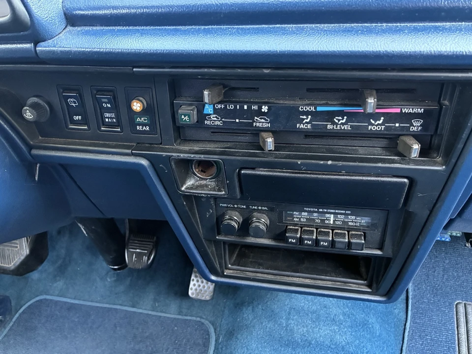 1985 Toyota - Image 14 of 31