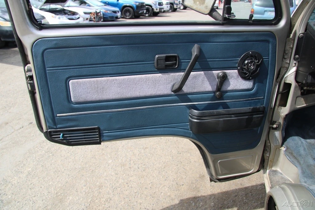 1985 Volkswagen EuroVan - Image 13 of 21