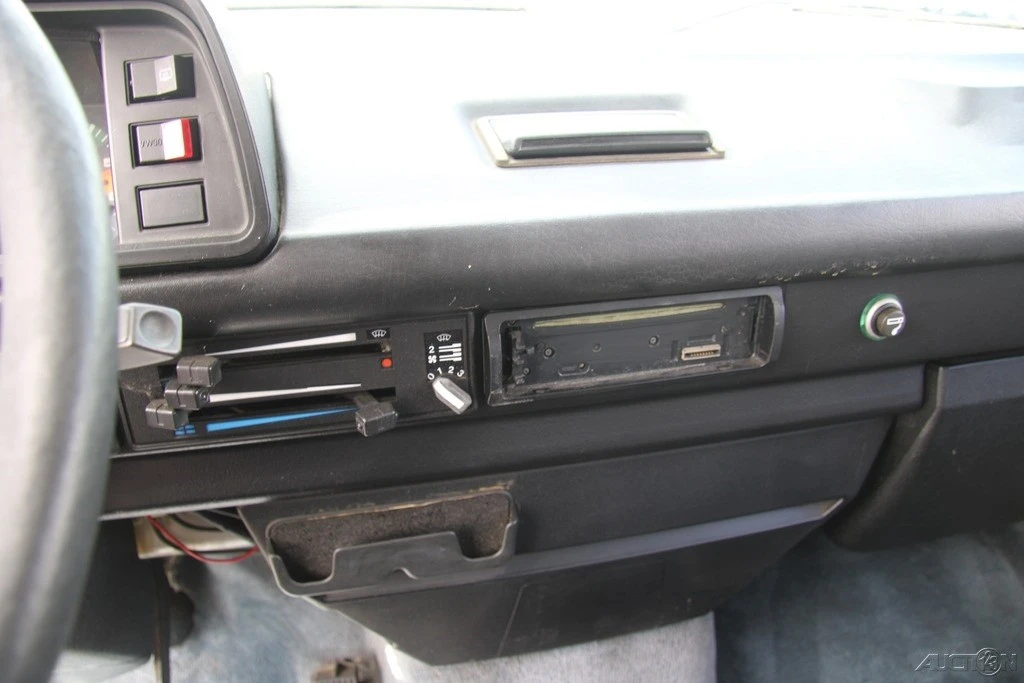 1985 Volkswagen EuroVan - Image 18 of 21