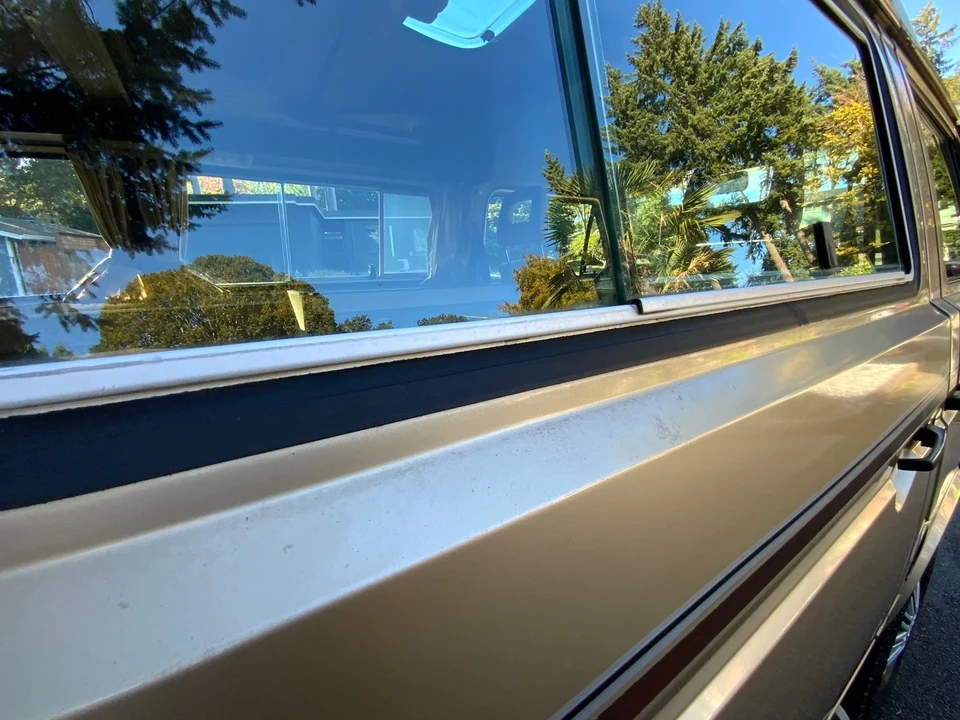 1985 Volkswagen Bay-Window Bus - Image 17 of 21
