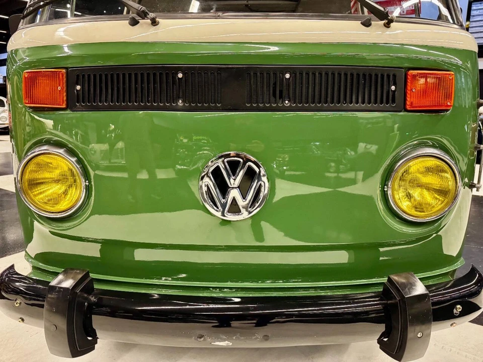 1985 Volkswagen Bay-Window Bus - Image 19 of 21