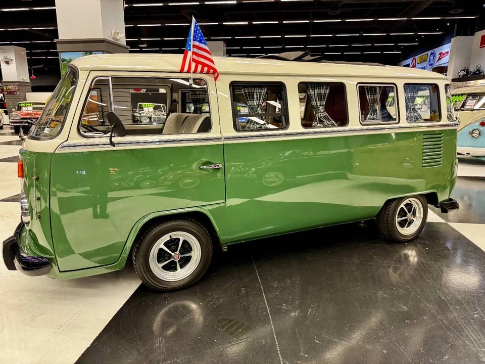1985 Volkswagen Bay-Window Bus - Image 5 of 21