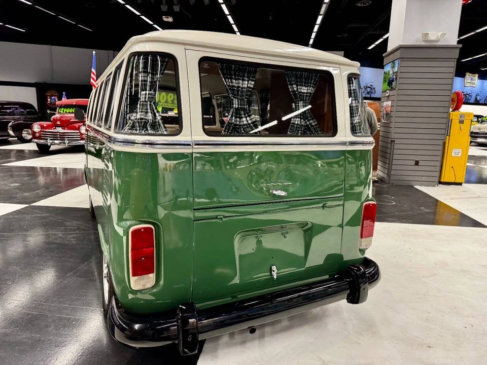 1985 Volkswagen Bay-Window Bus - Image 9 of 21