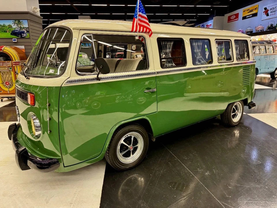 1985 Volkswagen Bay-Window Bus - Image 4 of 21