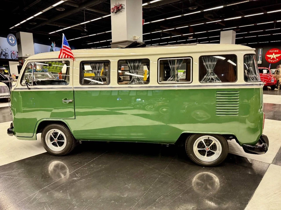 1985 Volkswagen Bay-Window Bus - Image 7 of 21