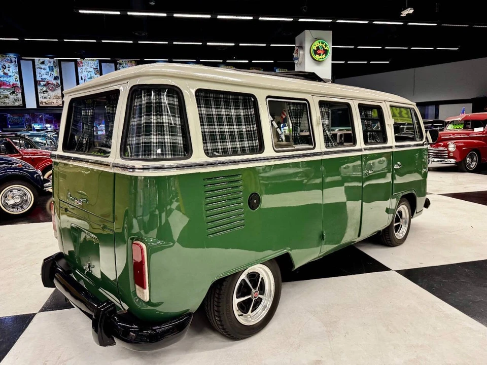 1985 Volkswagen Bay-Window Bus - Image 13 of 21