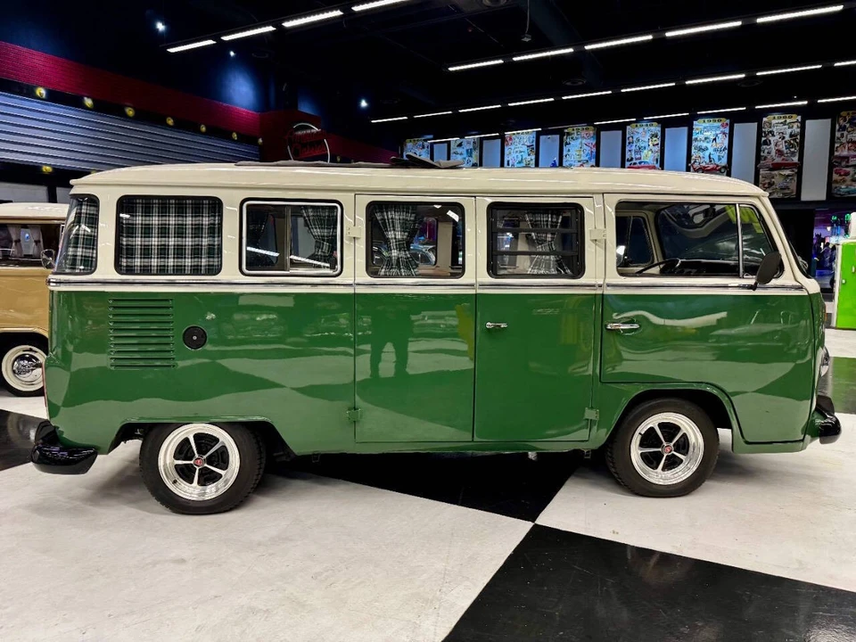 1985 Volkswagen Bay-Window Bus - Image 15 of 21
