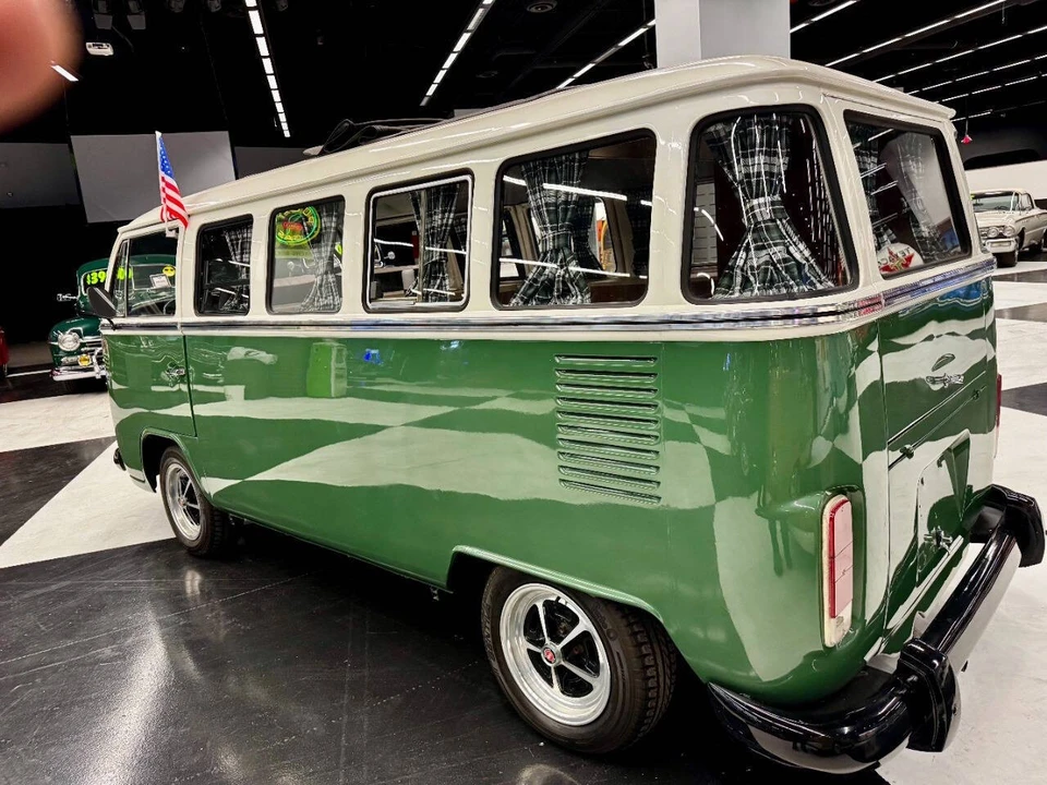 1985 Volkswagen Bay-Window Bus - Image 8 of 21