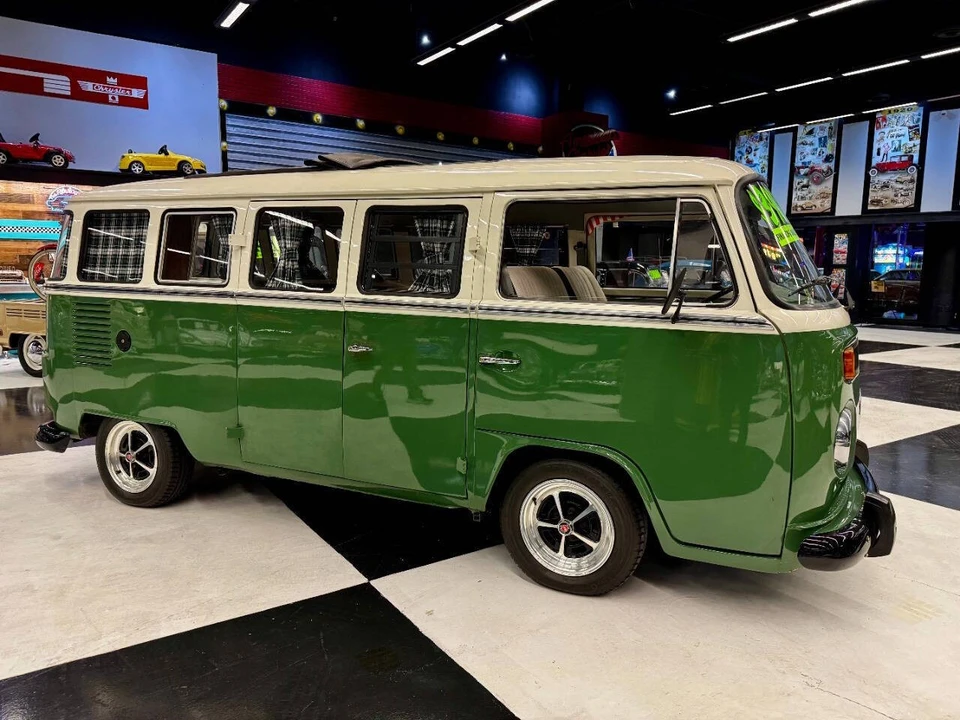1985 Volkswagen Bay-Window Bus - Image 16 of 21