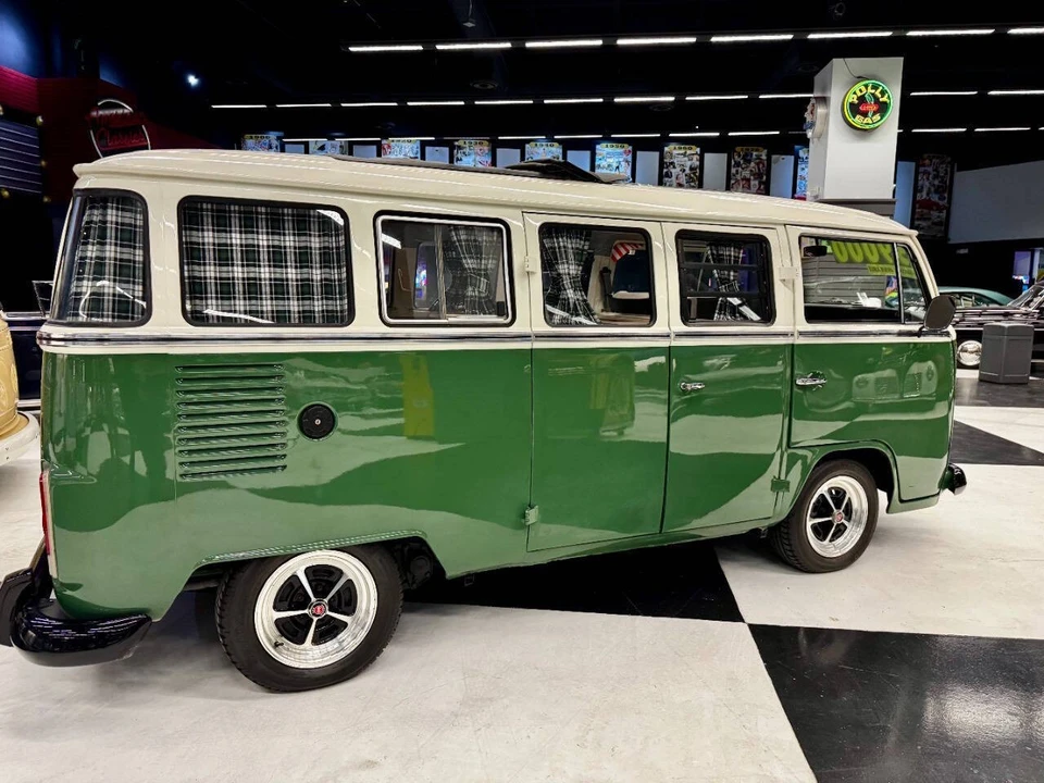 1985 Volkswagen Bay-Window Bus - Image 14 of 21