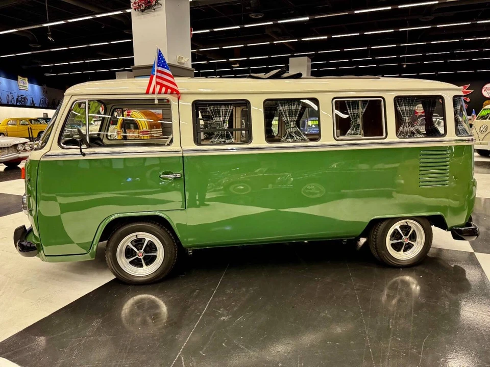1985 Volkswagen Bay-Window Bus - Image 6 of 21