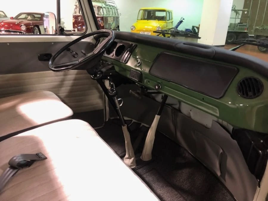 1985 Volkswagen Bay-Window Bus - Image 8 of 13