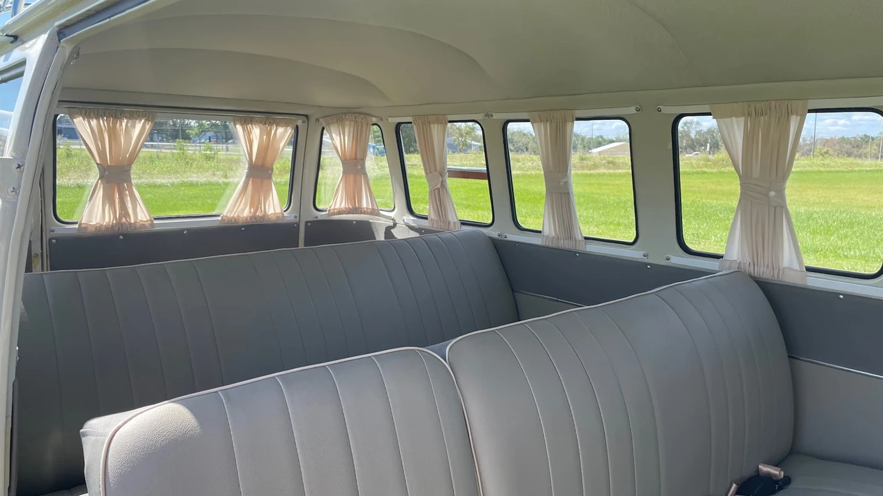 1985 Volkswagen Bay-Window Bus - Image 7 of 14