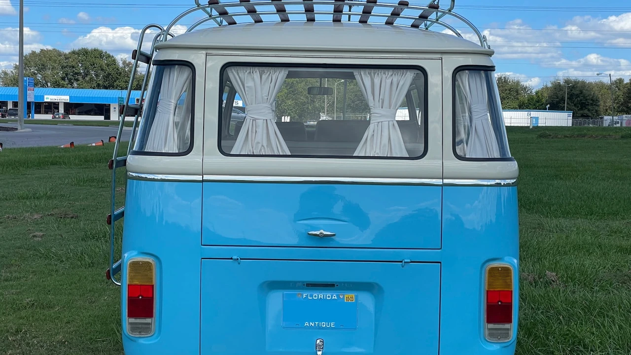 1985 Volkswagen Bay-Window Bus - Image 10 of 14