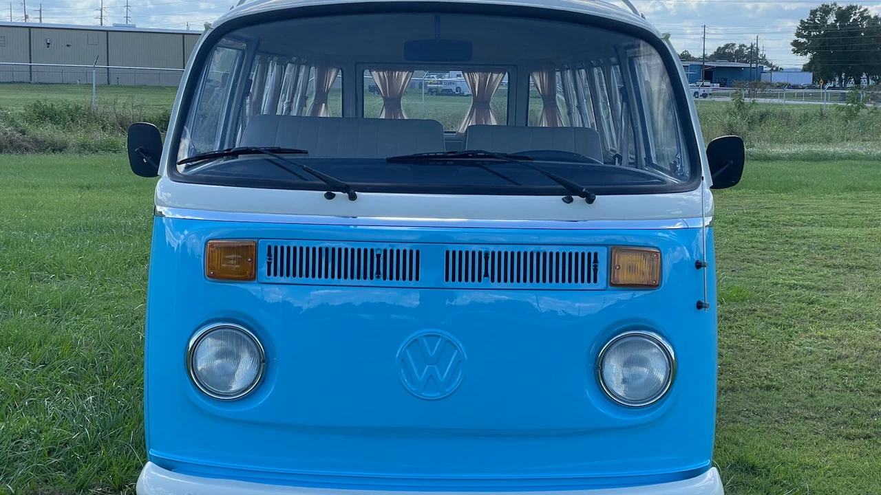 1985 Volkswagen Bay-Window Bus - Image 11 of 14