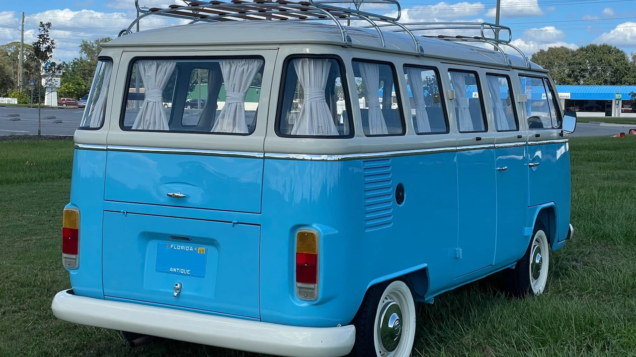 1985 Volkswagen Bay-Window Bus - Image 12 of 14