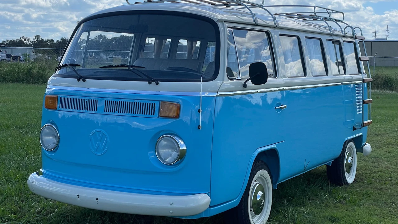 1985 Volkswagen Bay-Window Bus - Image 14 of 14