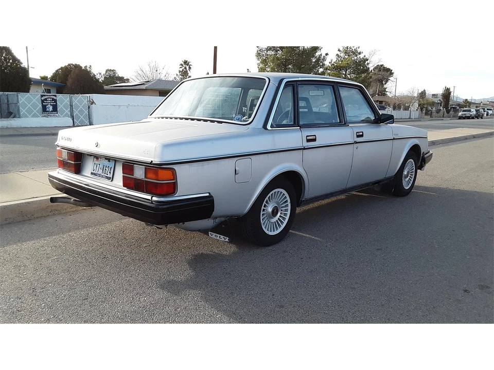 1985 Volvo 244 - Image 2 of 10