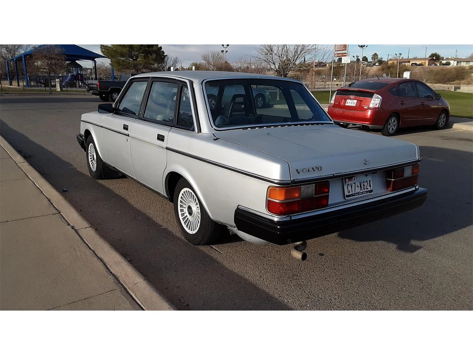 1985 Volvo 244 - Image 3 of 10
