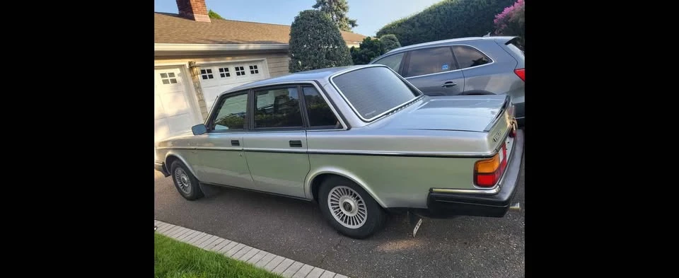 1985 Volvo 244 - Image 11 of 11