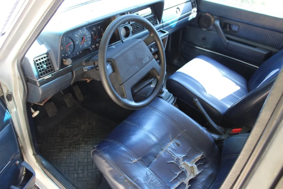 1985 Volvo 244 - Image 11 of 20