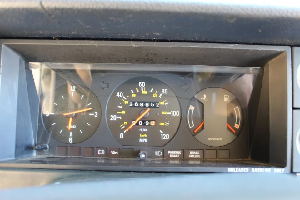 1985 Volvo 244 - Image 17 of 20